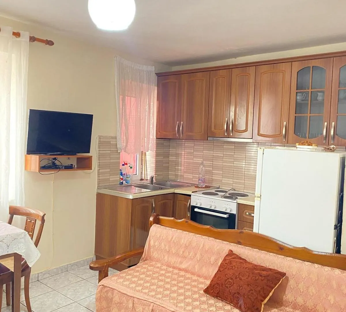Family Central Apartment Himarë